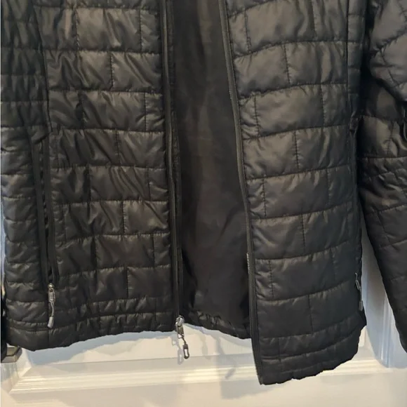 Patagonia Black Quilted light weight Puffer Jacket. - Picture 7 of 7